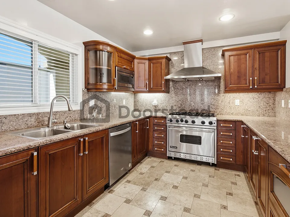 1828 Glendon Ave #Penthouse 1