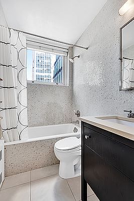 5th image of 212 E 47th St APT 22J