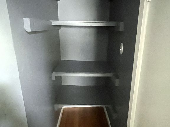 5th image of 909 W 17th St APT 1
