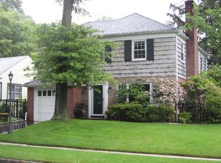 18 Oxford Blvd, Great Neck, NY 11023