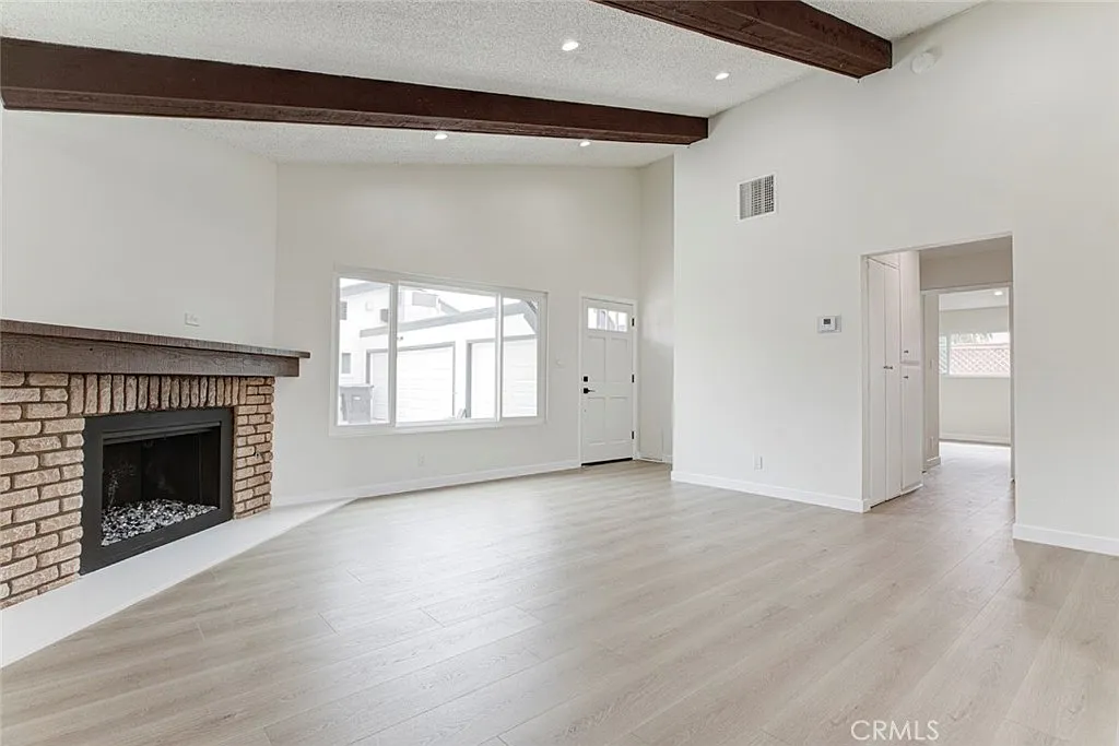 2 bed, 1050 sqft, $4,000 — Photo 4