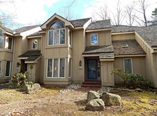 855 Crest Pines Ln, Pocono Pines, PA 18350