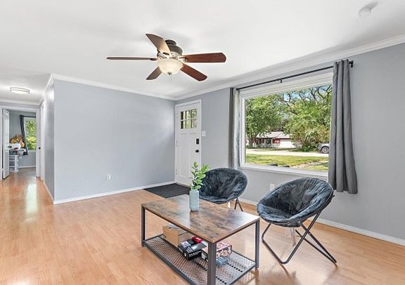 2nd image of 8322 Ellsworth Pl