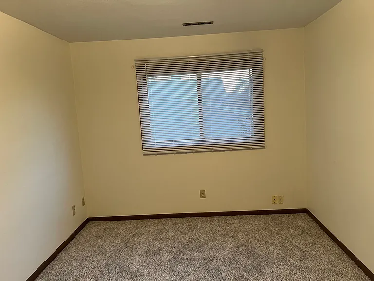 1021 Warwick Dr #U — Photo 10