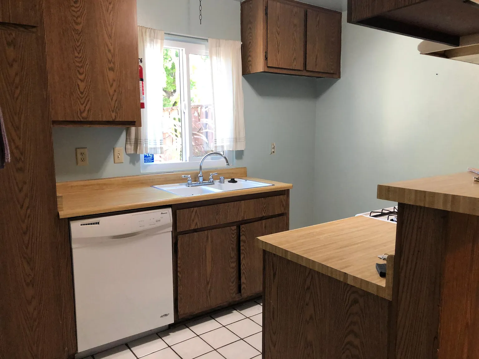 665 S College Ave — Photo 4