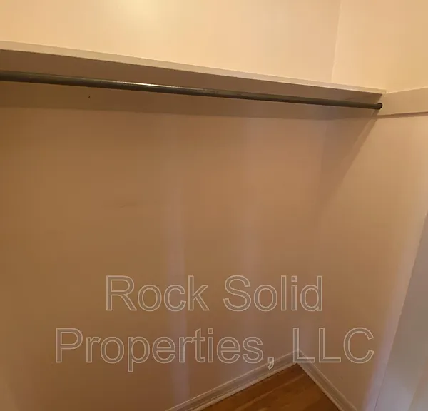 607 E 22nd St — Photo 18