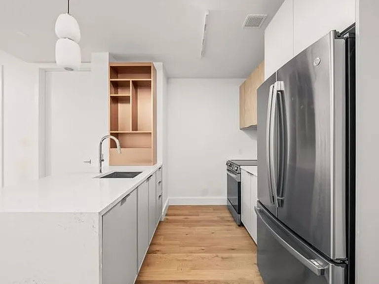 597 Grand St #915 — Photo 4