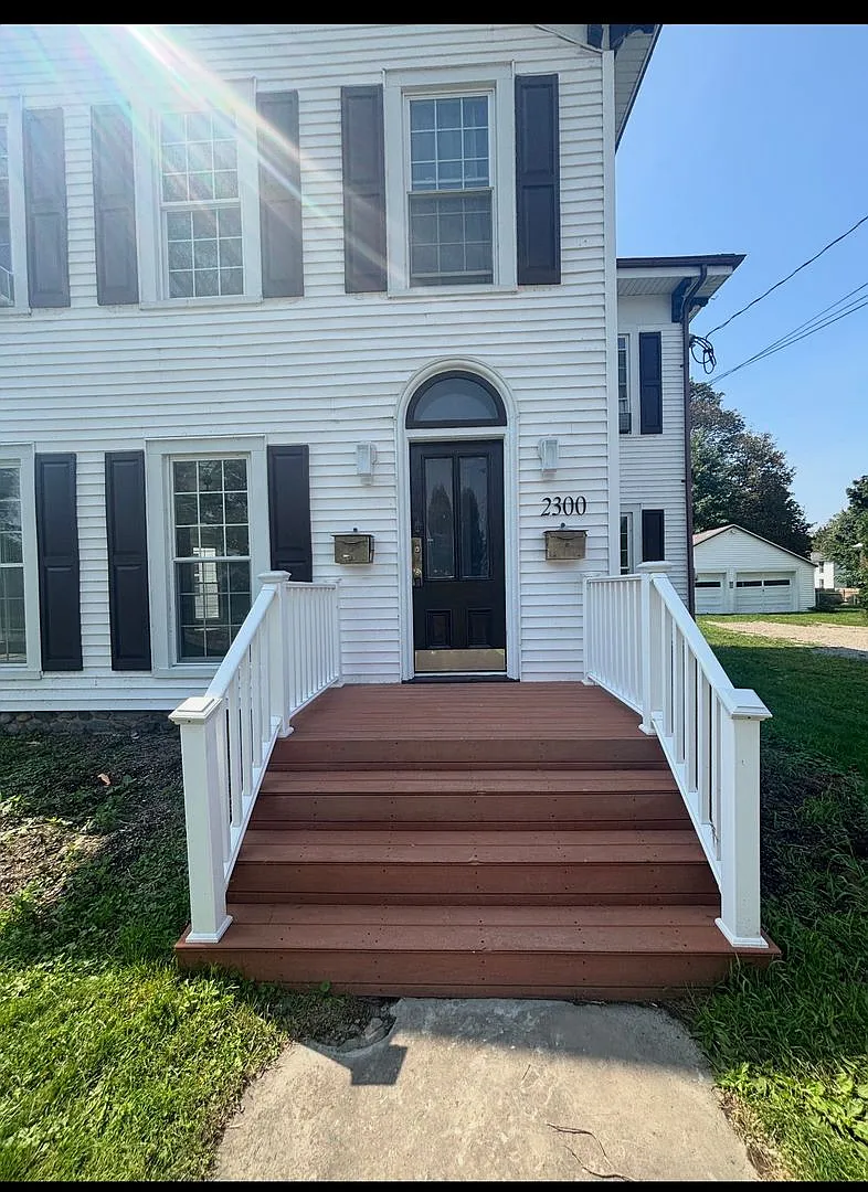 2300 LAKE — Photo 1