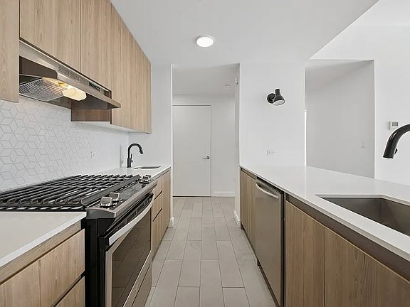 2nd image of 1277 E 14th St APT 612B