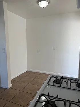 Charming 1 Bed/1 Bath Unit In Shafter, Ca - Available 01/10/2025 - $850/Mo At Shafter, Ca — Photo 4