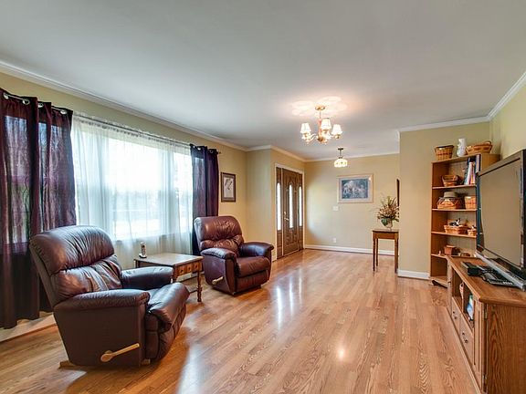 4th image of 205 Carriage Dr