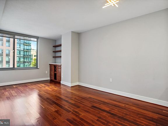 4th image of 2001 15th St N APT 601