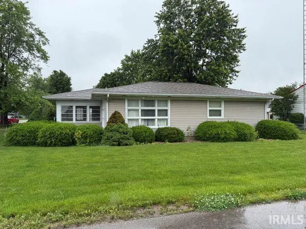 1104 N 8th St, Mitchell, IN 47446