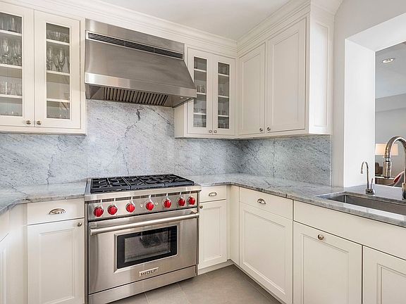 4th image of 200 E 78th St APT 16G