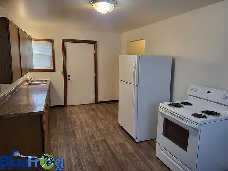 727 W Harris St — Photo 2