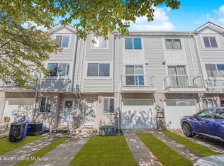 73 Luke Ct, Staten Island, NY 10306