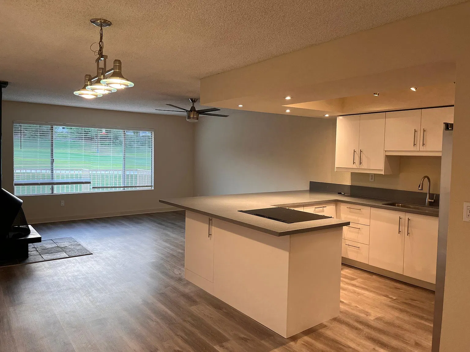 2 bed, 2.5 bath, 1720 sqft, $3,995 — Photo 3