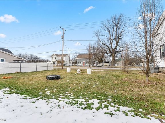 5th image of 12349 Beechlawn Ave NE