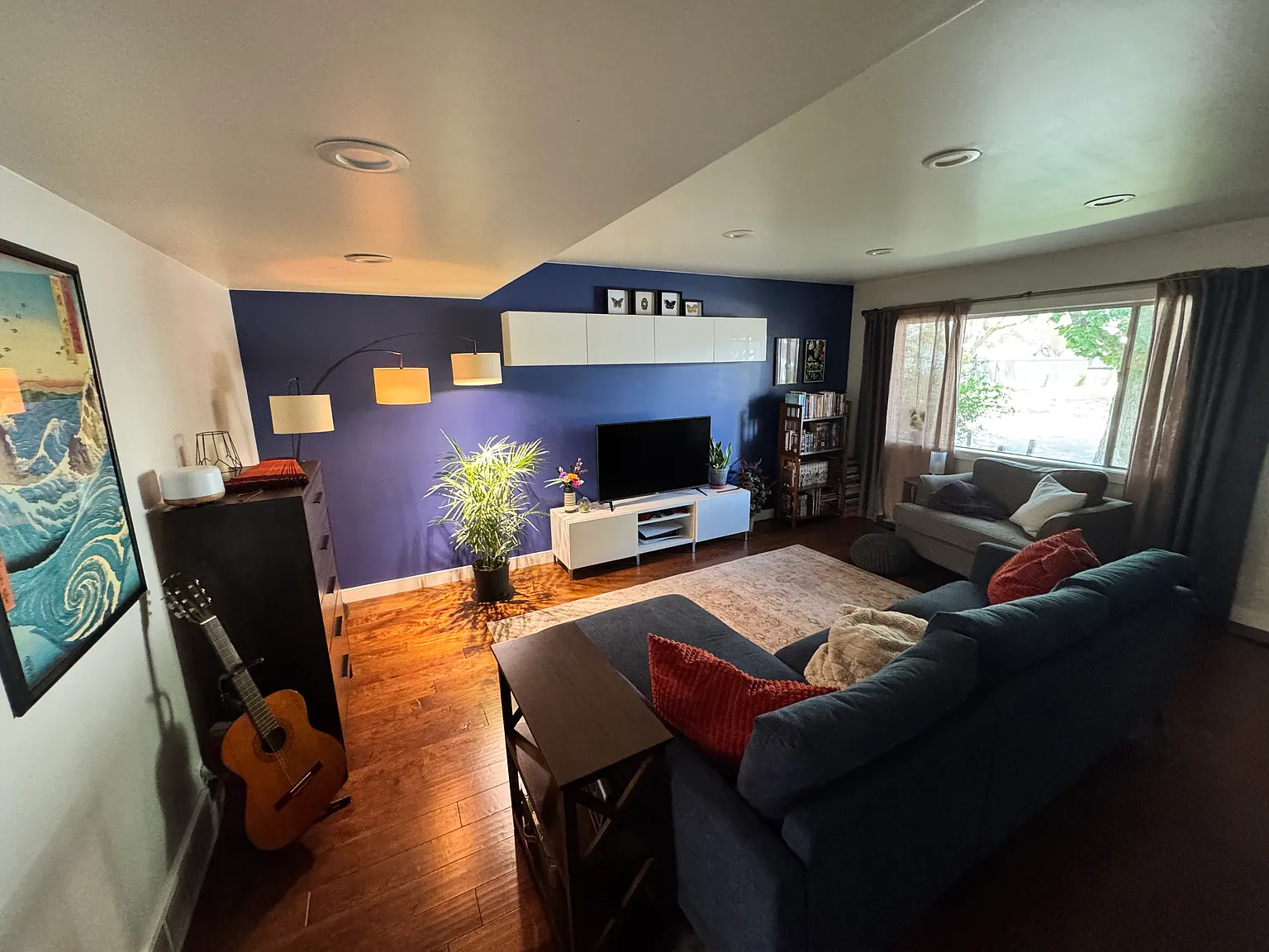 3 bed, 2250 sqft, $1,000 — Photo 1
