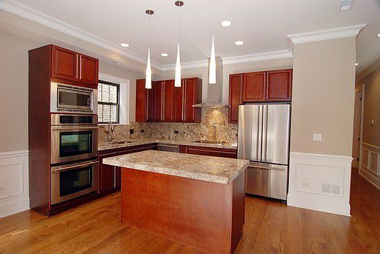 2nd image of 842 W Belle Plaine Ave #2N