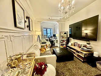 Rented by R New York