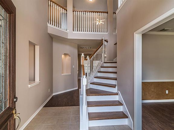 2nd image of 2527 Acadiana Ln