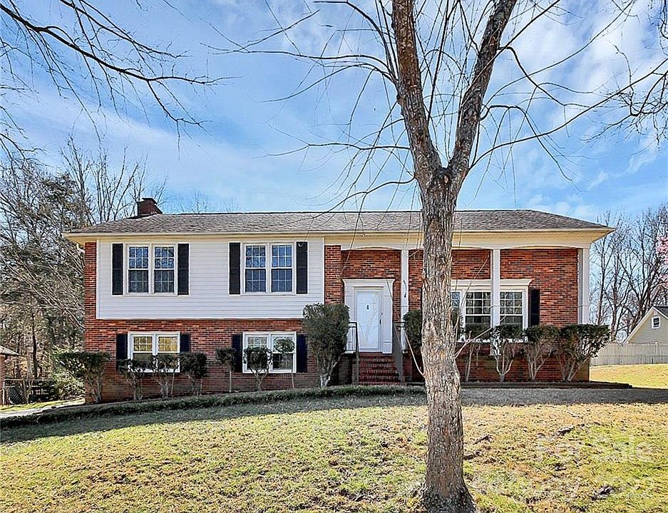 1st image of 6927 Abbotswood Dr