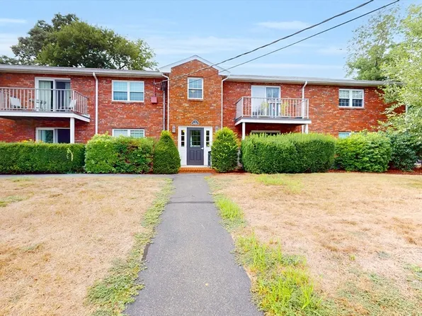 4 Kingswood Dr #3B, Abington, MA 02351