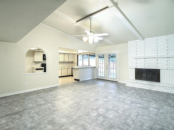 4th image of 1000 Windy Meadow Dr