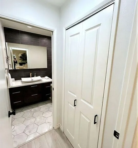 5139 Balboa Blvd #2 — Photo 12