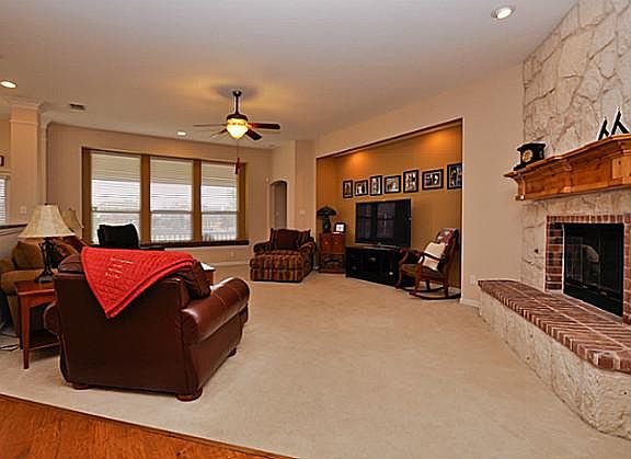 5th image of 437 Plumwood Way