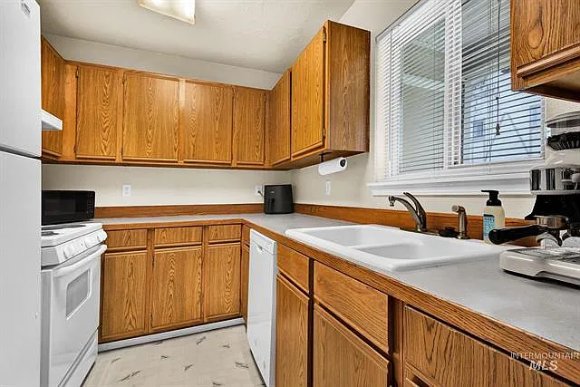 9143 W Cory Ln — Photo 3