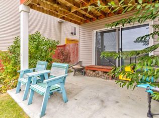 60 S Alma Isobell Hodder Cres N, Lethbridge, AB T1H 7E4