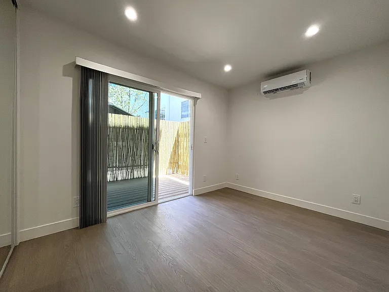 1734 Barry Ave #2A — Photo 8