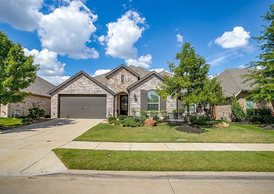1st image of 801 Glen Crossing Dr