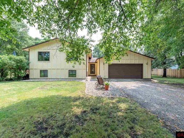 1579 Sharon Dr, North Mankato, MN 56003