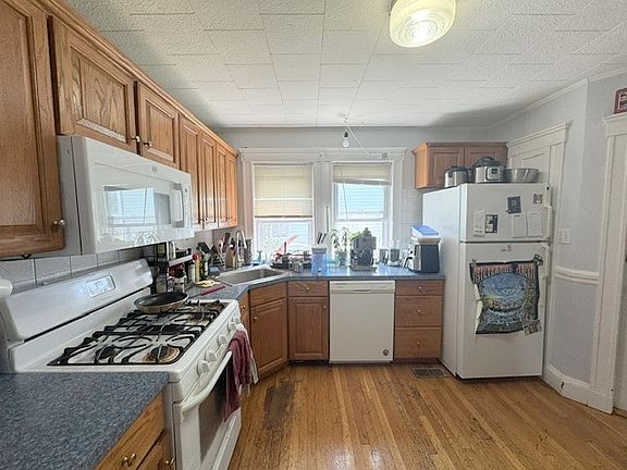3rd image of 118 Holton St #1