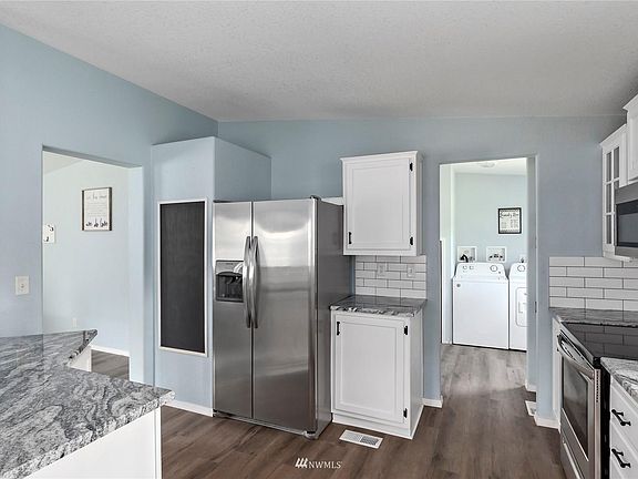 3rd image of 1066 Sidney St