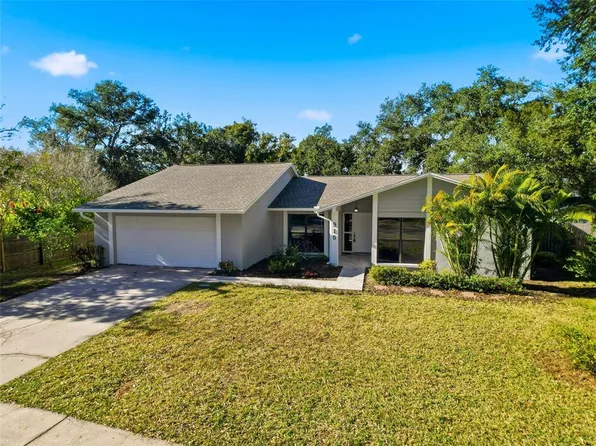 915 Woodleaf Way, Tampa, FL 33613