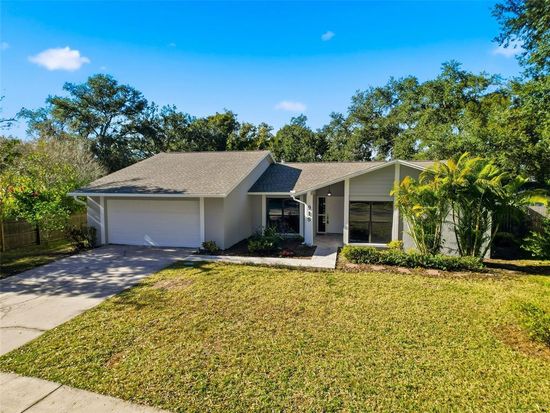 915 Woodleaf Way, Tampa, FL 33613