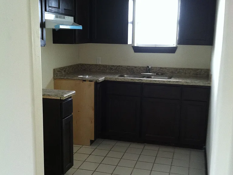 2419 Cross St — Photo 8