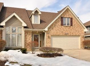 1N036 Prairie Path Ln, Winfield, IL 60190