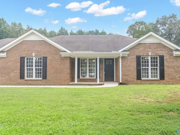 105 Short Track Dr, New Market, AL 35761