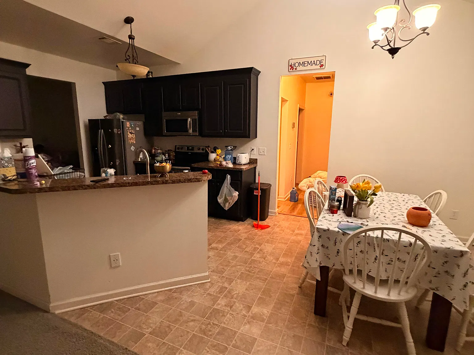 4 bed, 1906 sqft, $1,900 — Photo 4