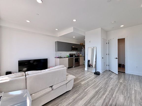 4th image of 327 Communipaw Ave APT 503