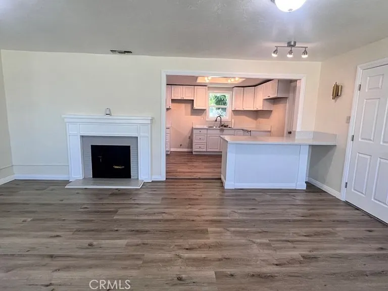25587 Lane St — Photo 4