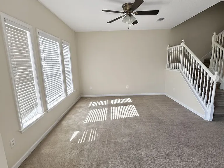 403 Valdez Ct — Photo 2