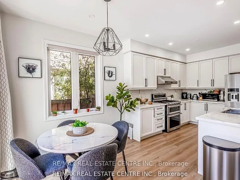590 Grant Way — Photo 5