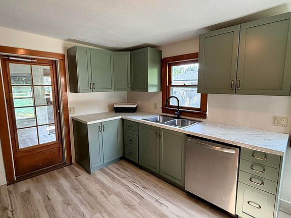 5th image of 1007 Main St