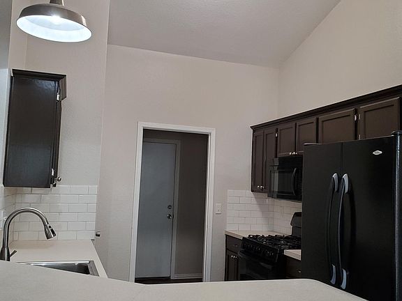 4th image of 1800 Prairie Star Ln